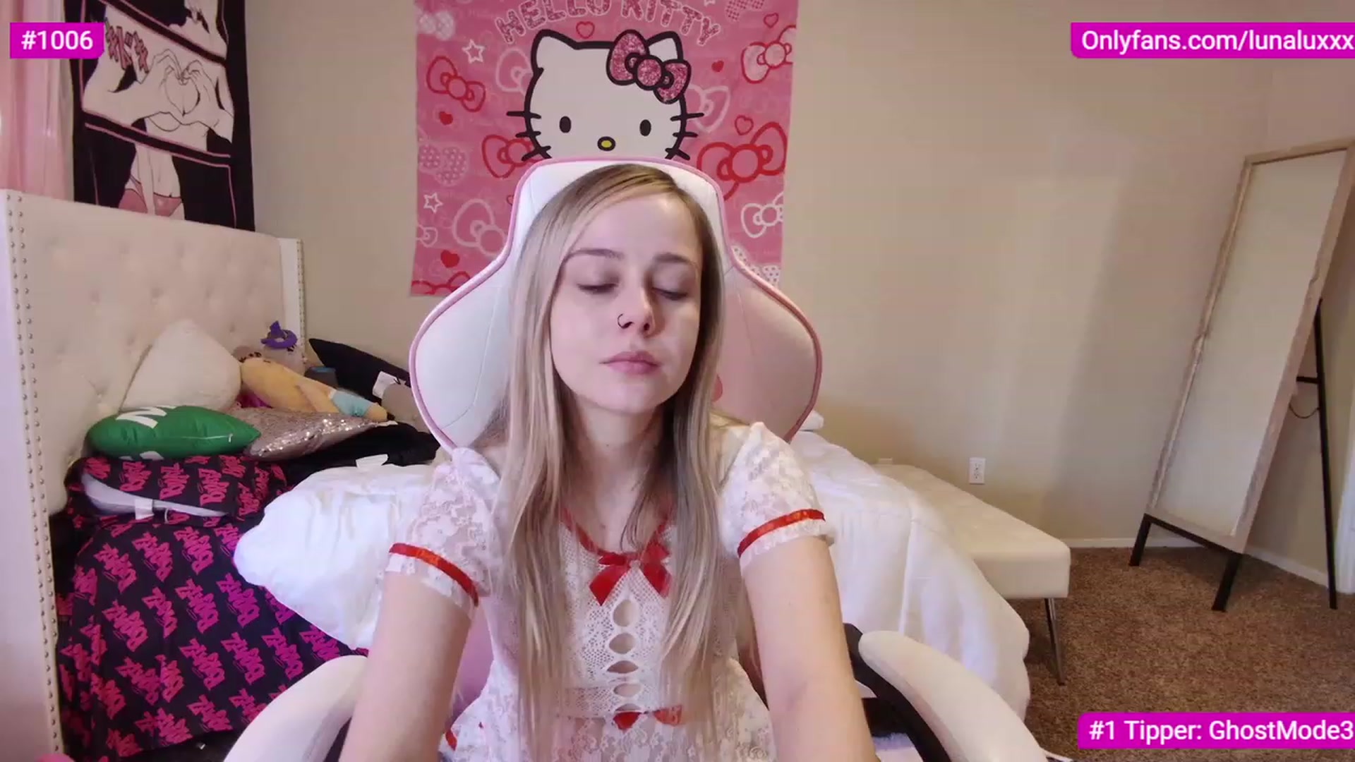 Gallery image thumbnail from lunalovelyy's myfreecams stream on, 03/08/2023, 24:22 image 9 of 20