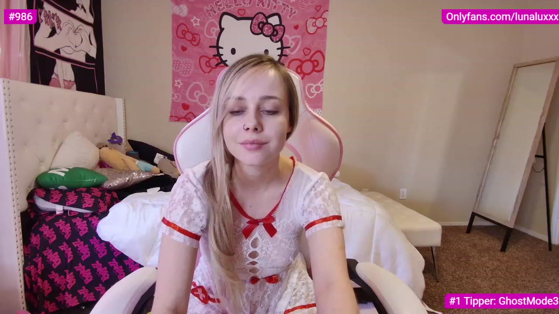 Gallery image thumbnail from lunalovelyy's myfreecams stream on, 03/08/2023, 24:22 image 12 of 20