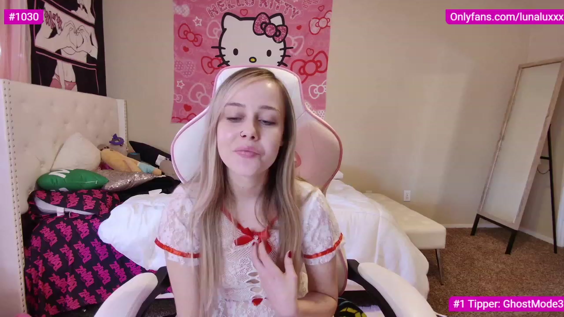 Gallery image thumbnail from lunalovelyy's myfreecams stream on, 03/08/2023, 24:22 image 4 of 20