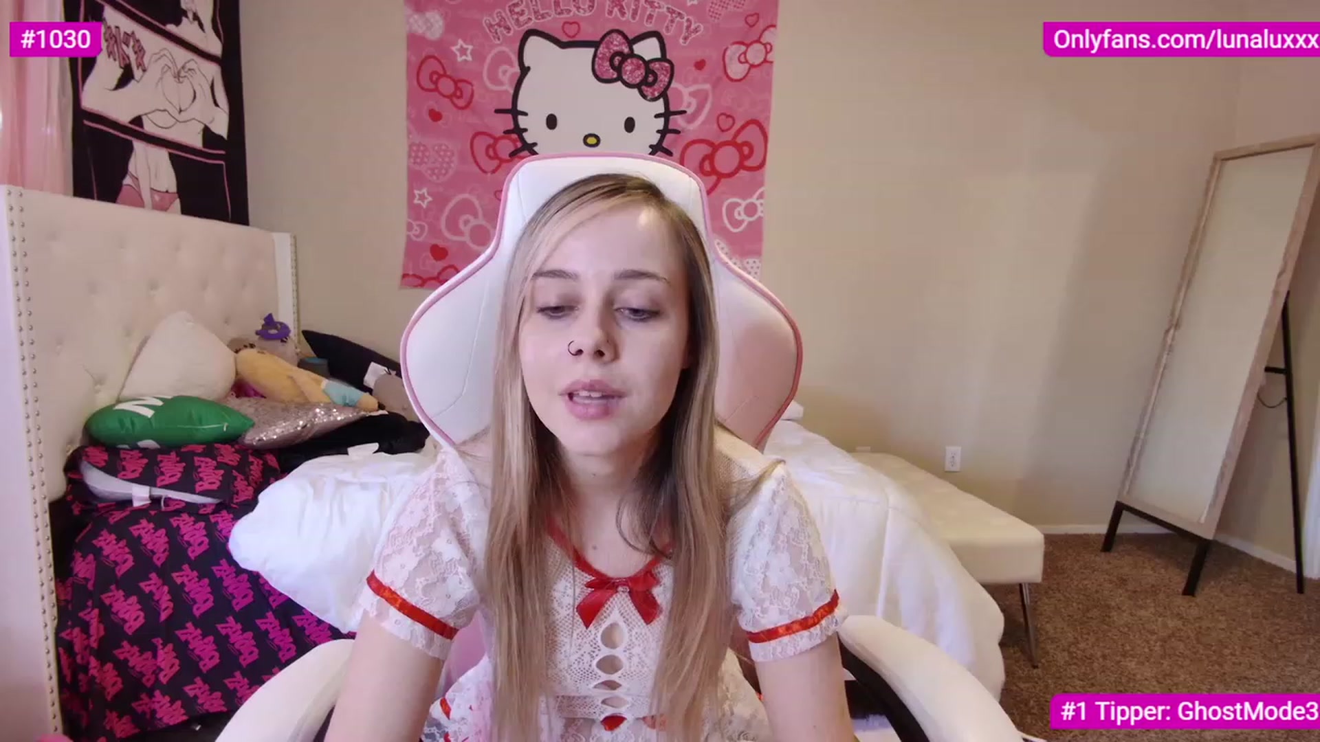 Gallery image thumbnail from lunalovelyy's myfreecams stream on, 03/08/2023, 24:22 image 2 of 20