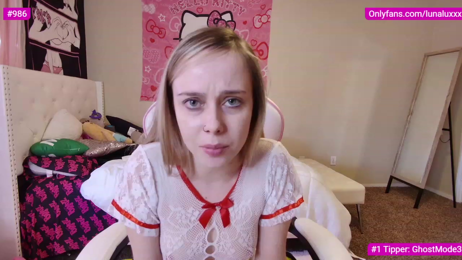 Gallery image thumbnail from lunalovelyy's myfreecams stream on, 03/08/2023, 24:22 image 13 of 20