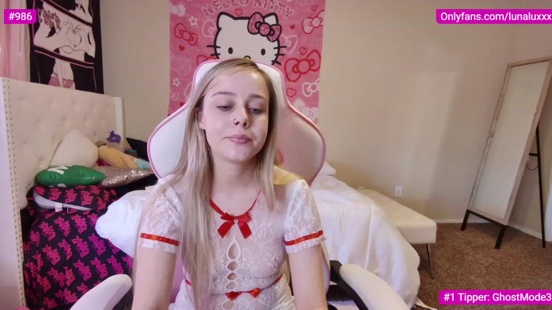 Gallery image thumbnail from lunalovelyy's myfreecams stream on, 03/08/2023, 24:22 image 16 of 20