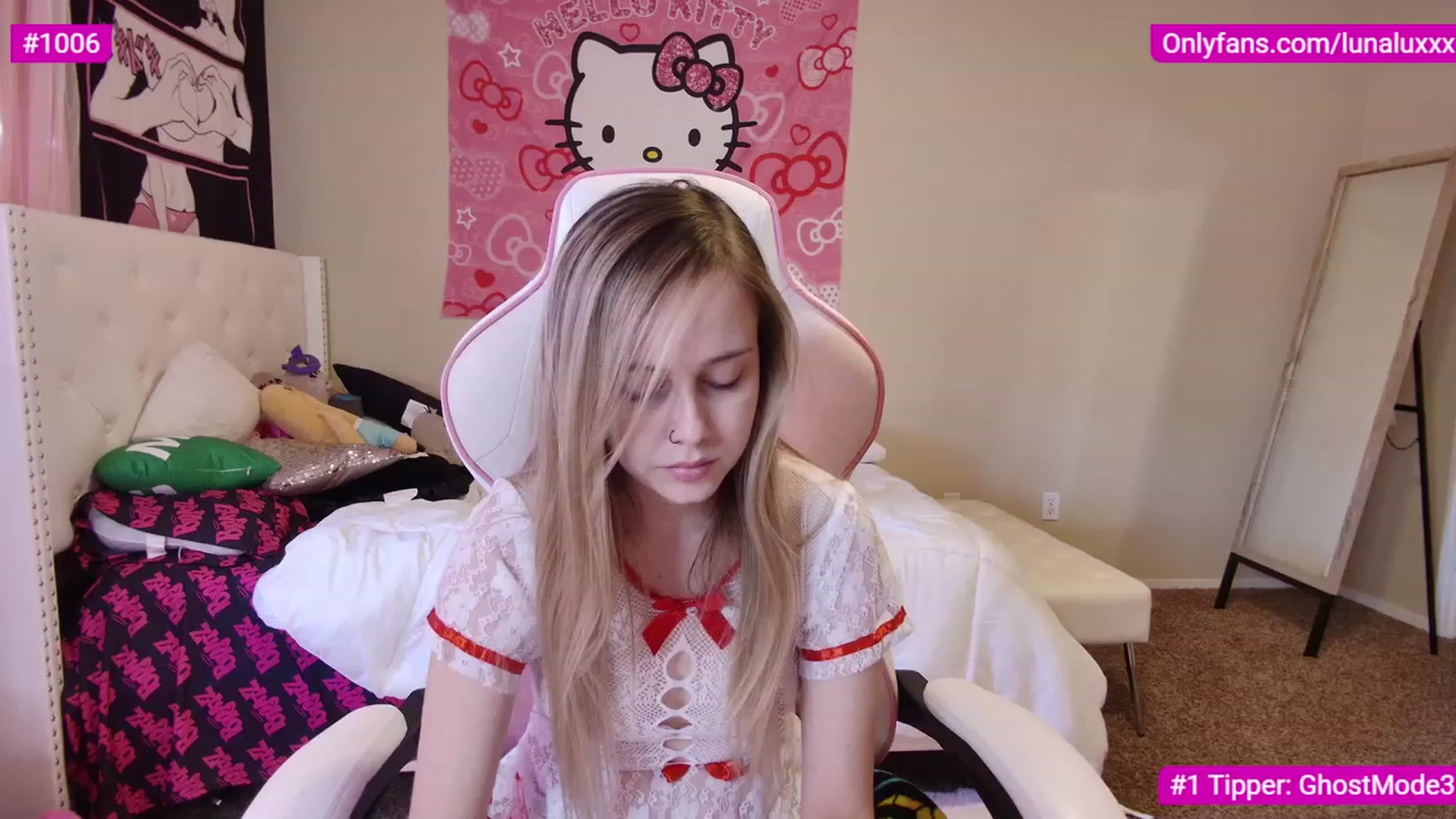 Gallery image thumbnail from lunalovelyy's myfreecams stream on, 03/08/2023, 24:22 image 8 of 20
