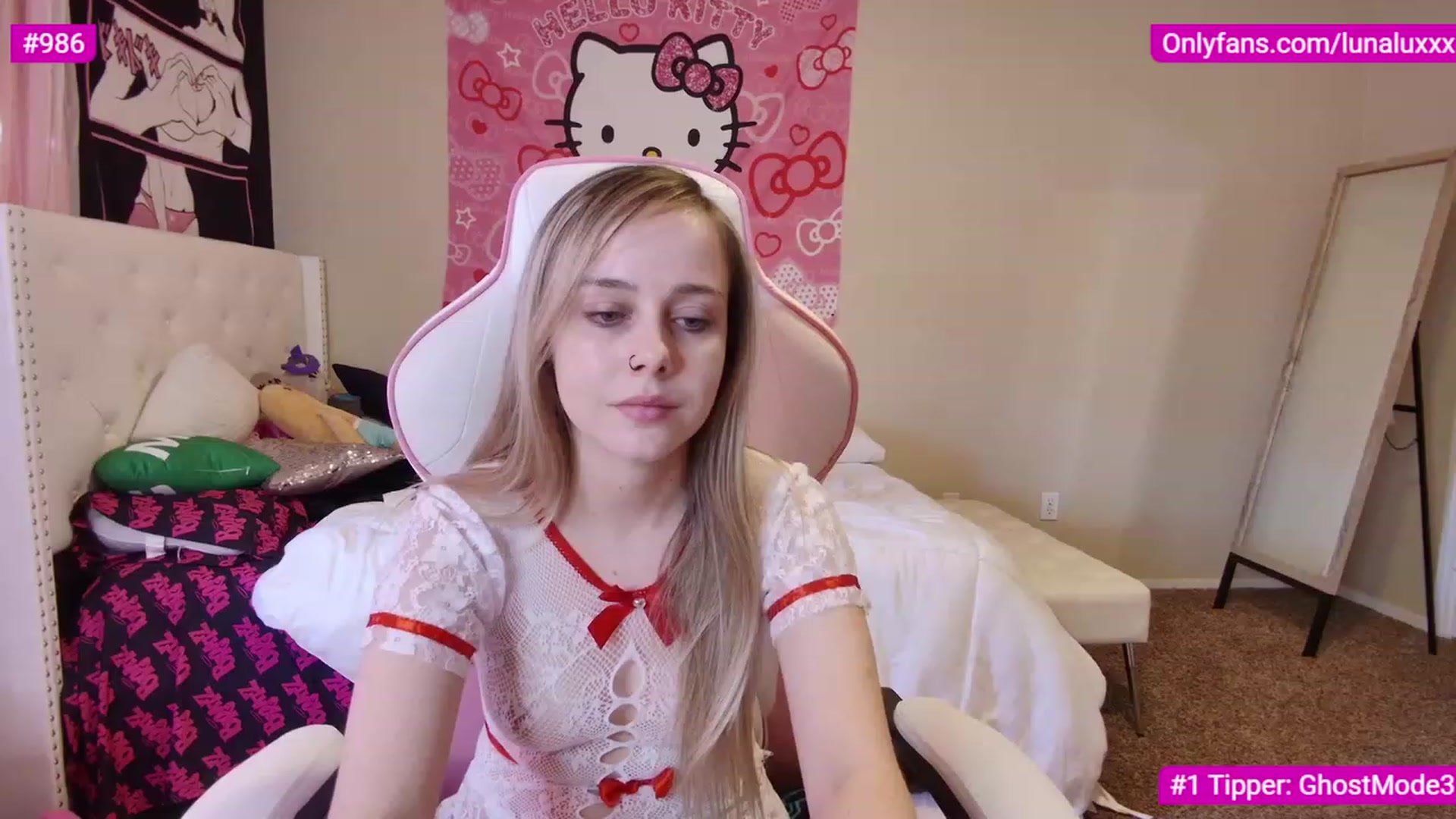 Gallery image thumbnail from lunalovelyy's myfreecams stream on, 03/08/2023, 24:22 image 19 of 20
