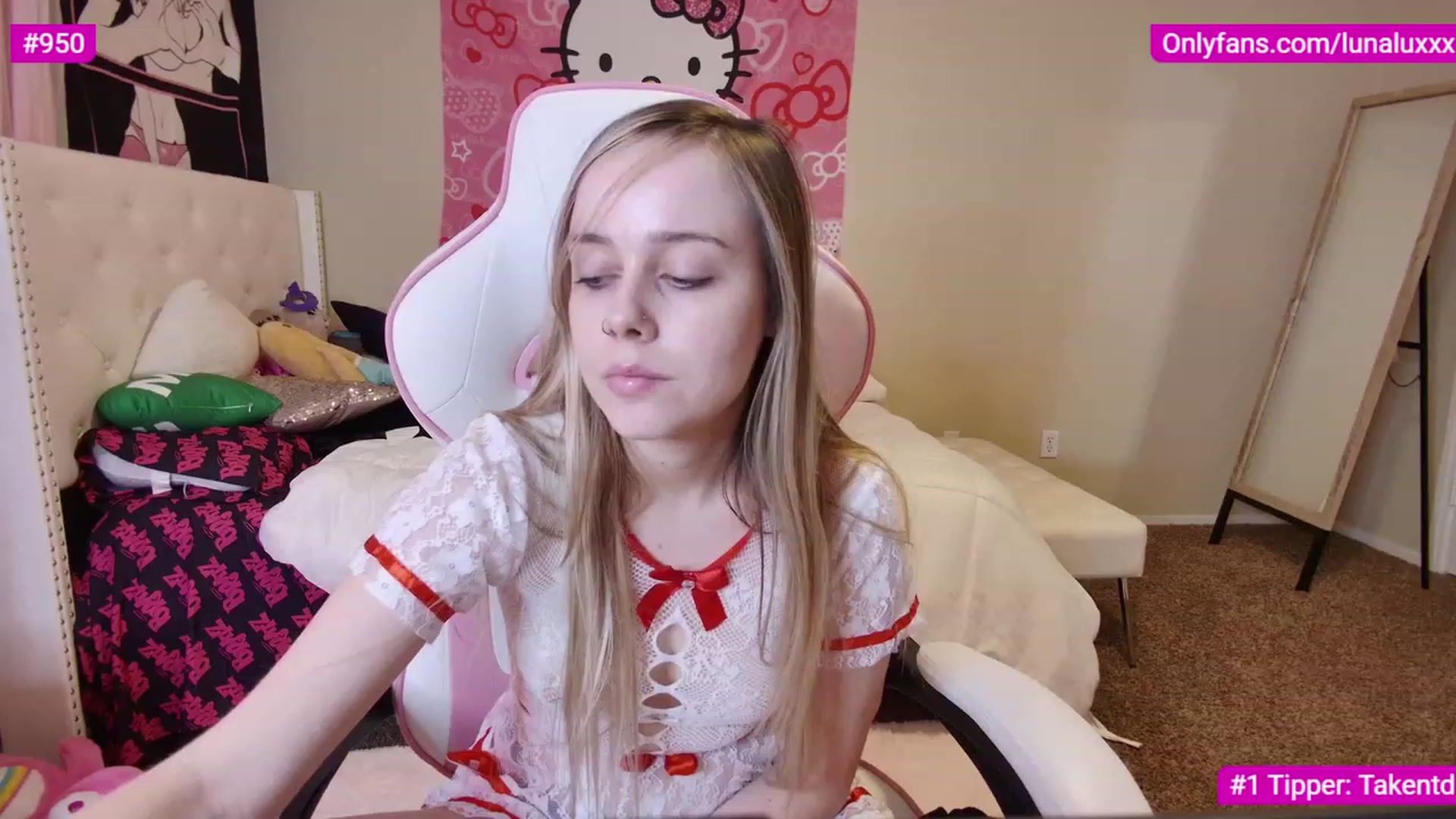 Gallery image thumbnail from lunalovelyy's myfreecams stream on, 03/08/2023, 01:32 image 17 of 20