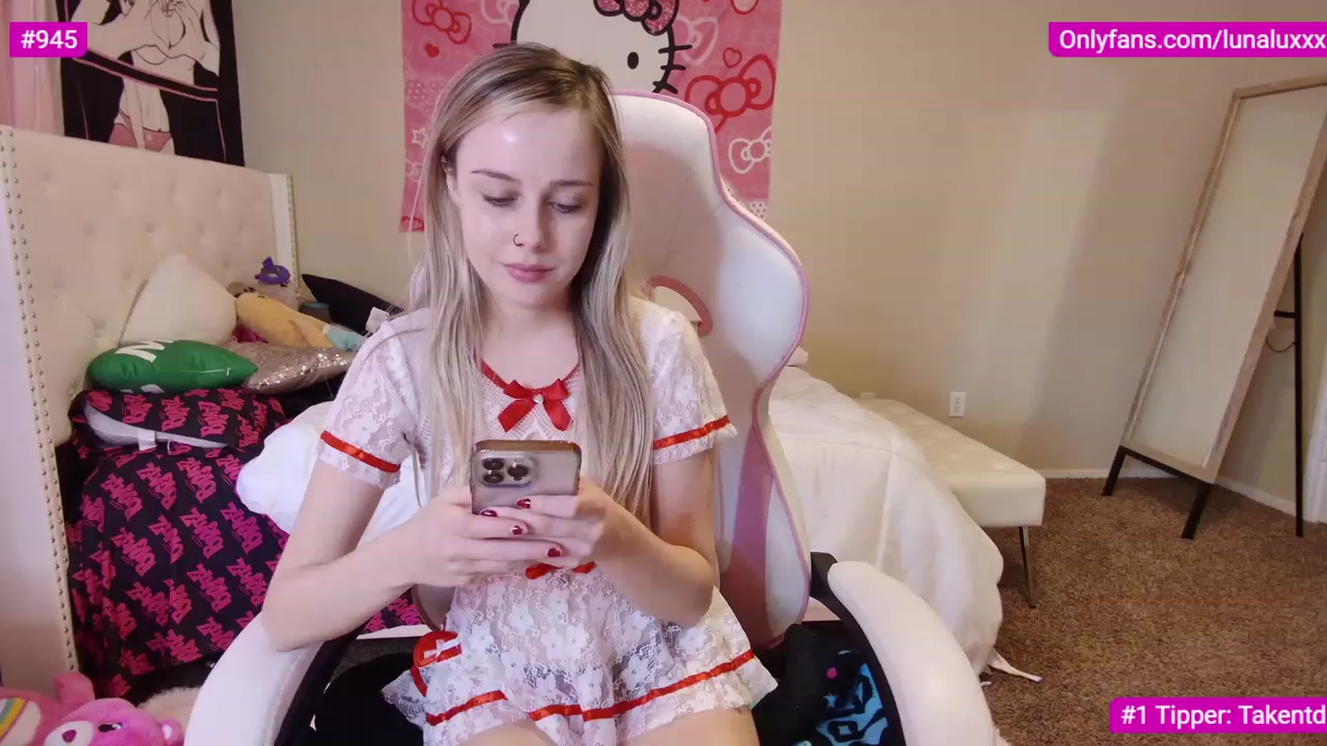 Gallery image thumbnail from lunalovelyy's myfreecams stream on, 03/08/2023, 01:32 image 1 of 20