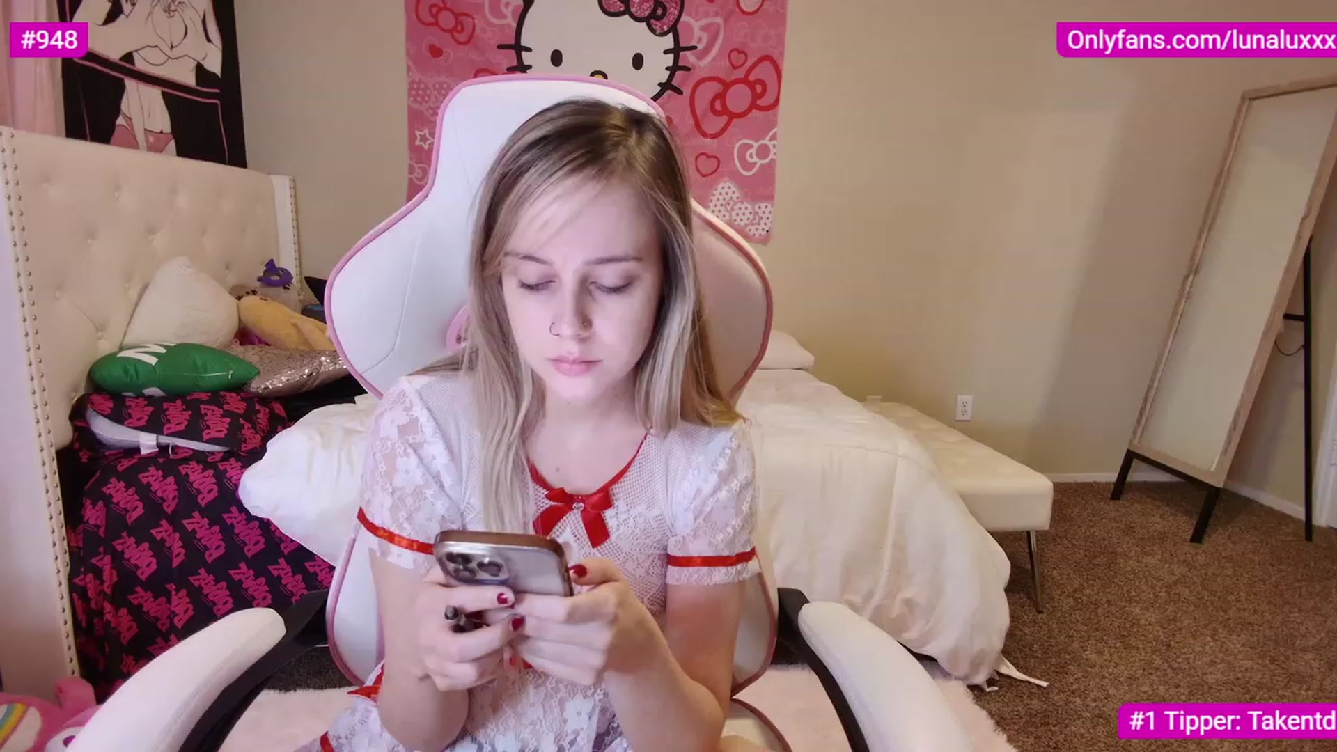 Gallery image thumbnail from lunalovelyy's myfreecams stream on, 03/08/2023, 01:32 image 13 of 20