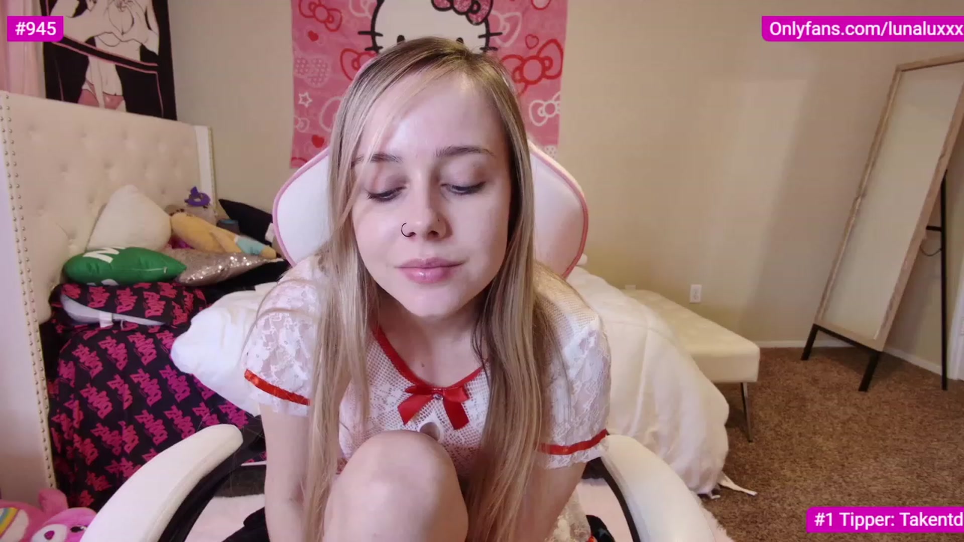 Gallery image thumbnail from lunalovelyy's myfreecams stream on, 03/08/2023, 01:32 image 7 of 20