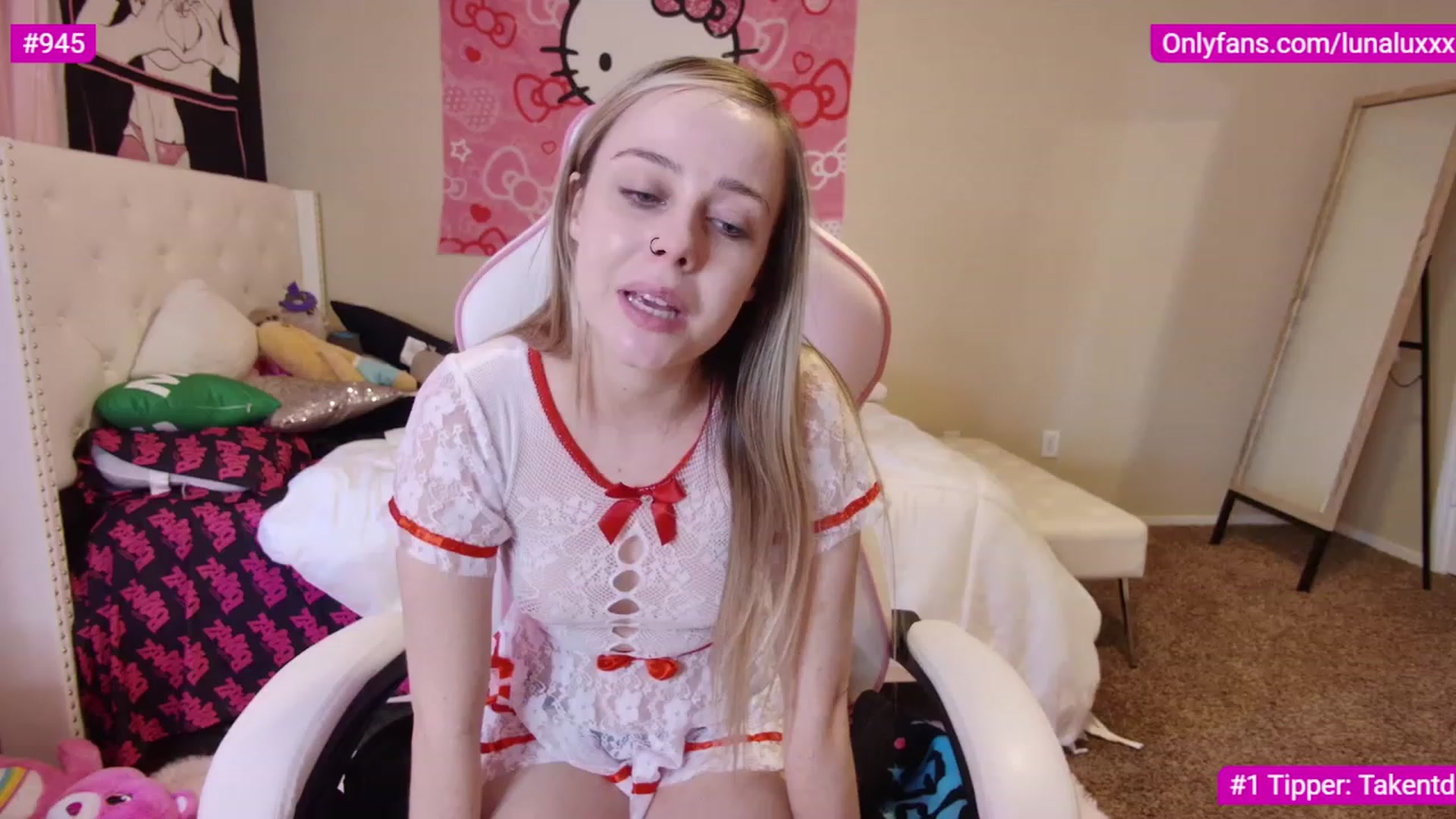 Gallery image thumbnail from lunalovelyy's myfreecams stream on, 03/08/2023, 01:32 image 2 of 20