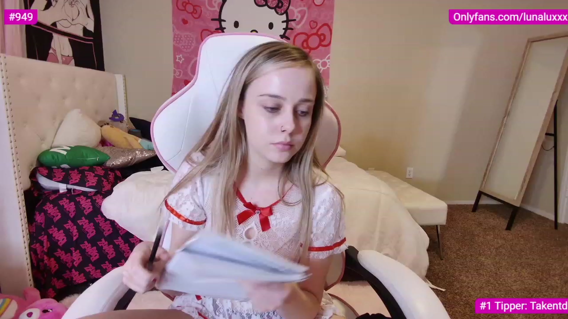 Gallery image thumbnail from lunalovelyy's myfreecams stream on, 03/08/2023, 01:32 image 15 of 20