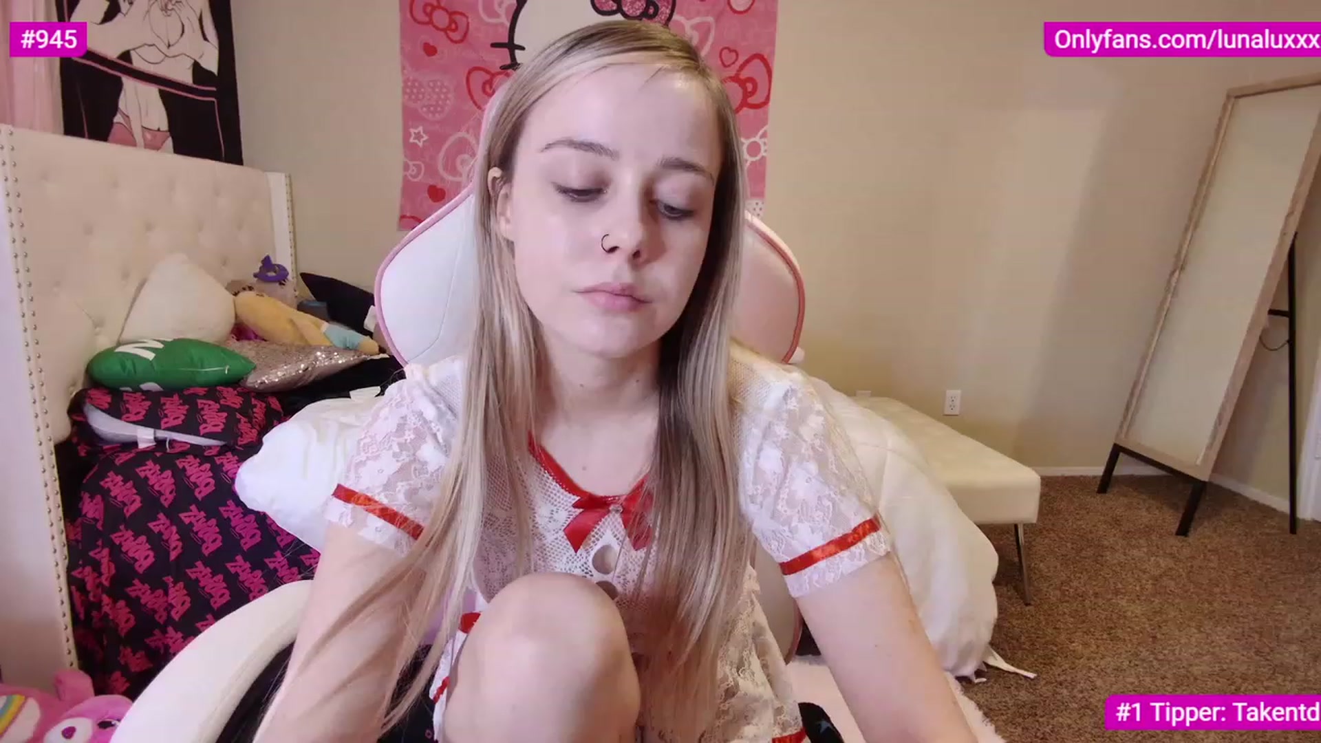 Gallery image thumbnail from lunalovelyy's myfreecams stream on, 03/08/2023, 01:32 image 4 of 20