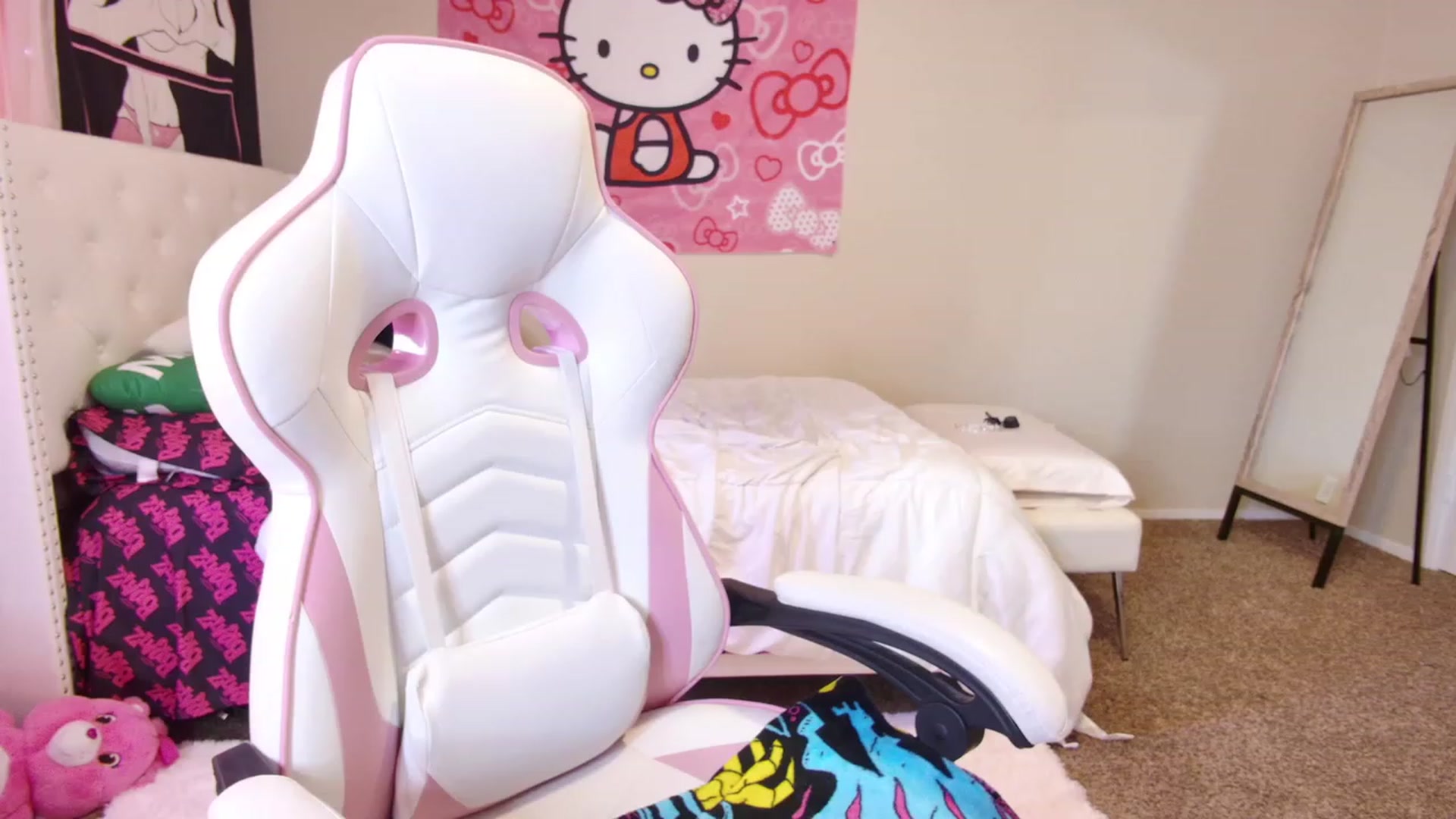 Gallery image thumbnail from lunalovelyy's myfreecams stream on, 03/09/2023, 23:59 image 7 of 20