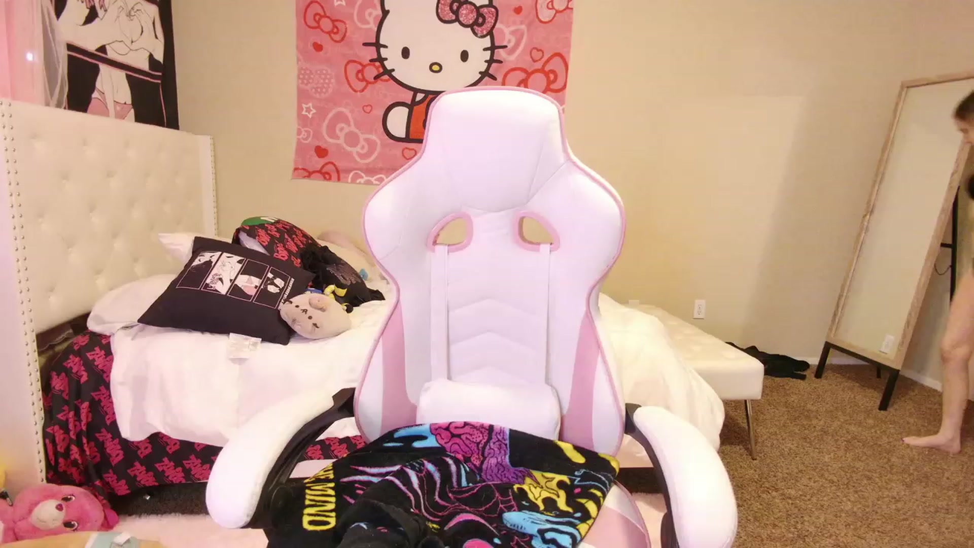 Gallery image thumbnail from lunalovelyy's myfreecams stream on, 03/13/2023, 23:45 image 5 of 20