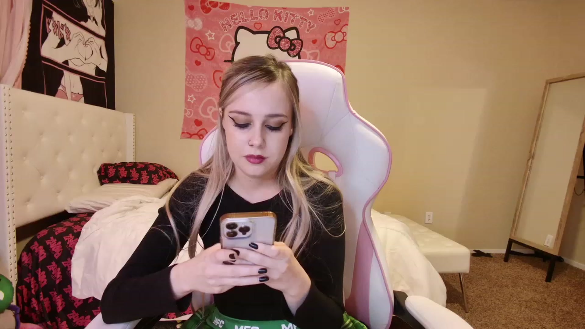Gallery image thumbnail from lunalovelyy's myfreecams stream on, 03/18/2023, 07:40 image 19 of 20