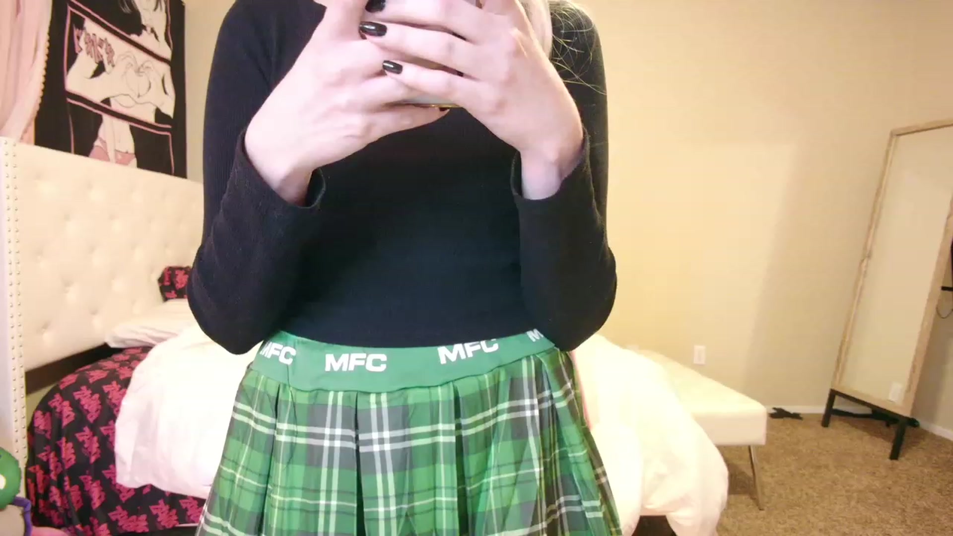 Gallery image thumbnail from lunalovelyy's myfreecams stream on, 03/18/2023, 07:40 image 13 of 20