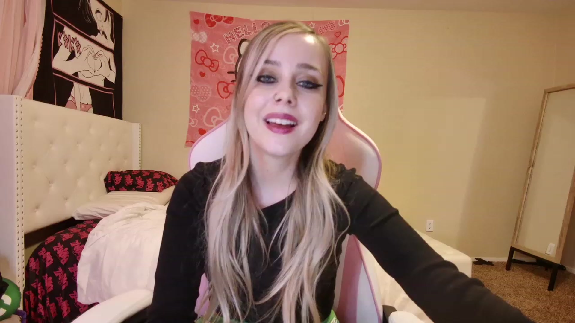 Gallery image thumbnail from lunalovelyy's myfreecams stream on, 03/18/2023, 08:10 image 5 of 20