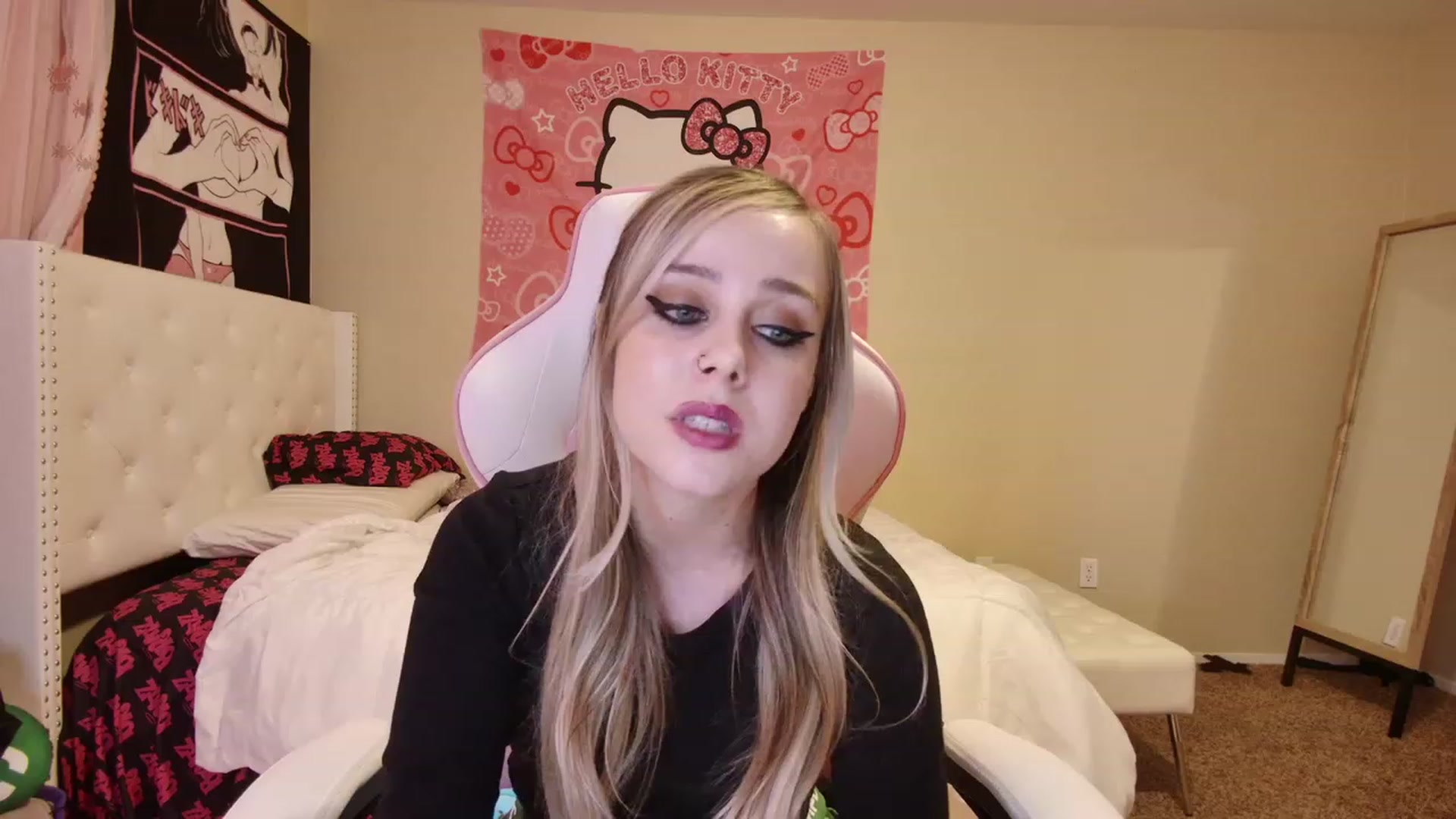 Gallery image thumbnail from lunalovelyy's myfreecams stream on, 03/18/2023, 08:10 image 19 of 20