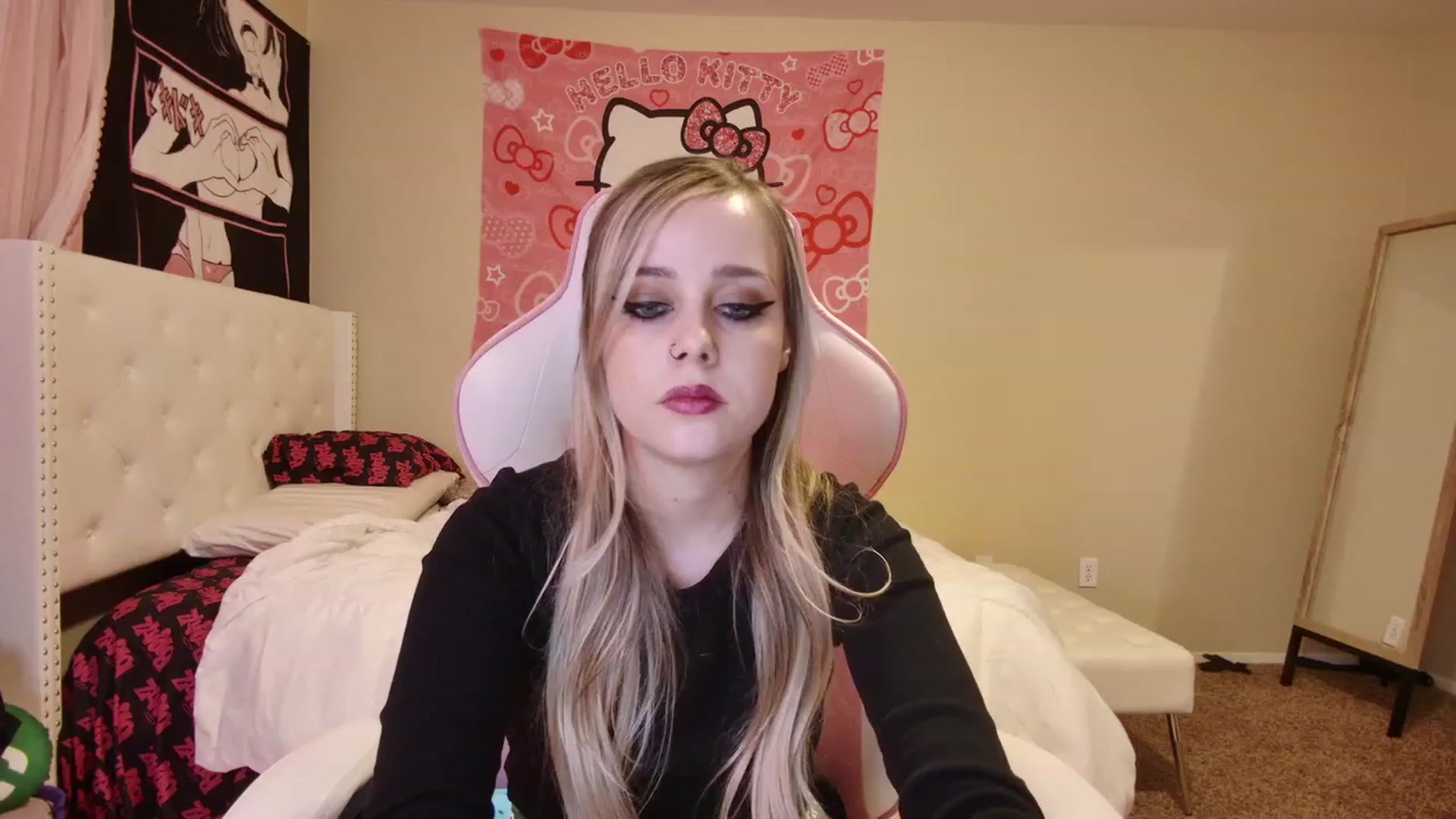 Gallery image thumbnail from lunalovelyy's myfreecams stream on, 03/18/2023, 08:10 image 20 of 20