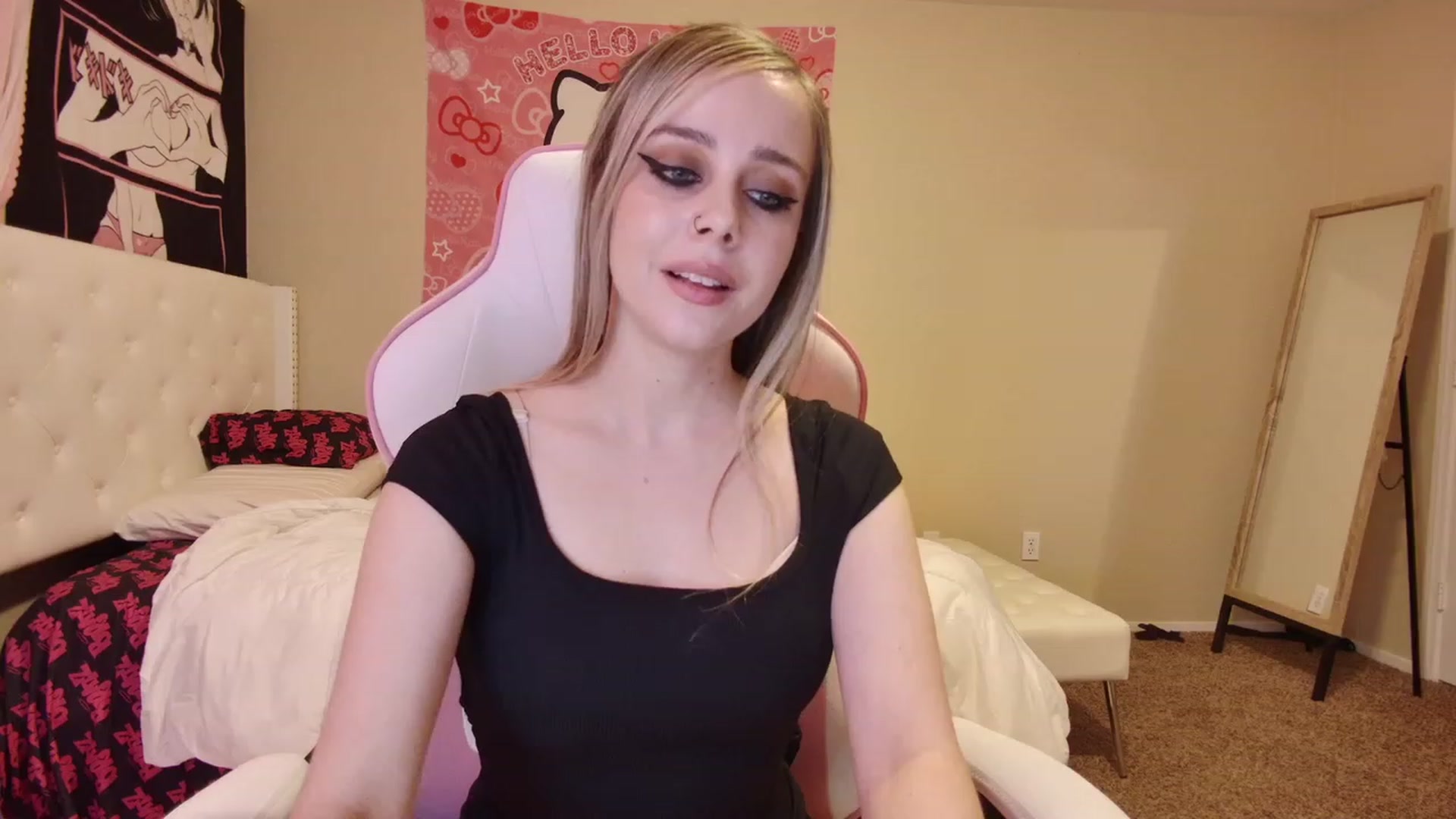 Gallery image thumbnail from lunalovelyy's myfreecams stream on, 03/19/2023, 06:31 image 10 of 20
