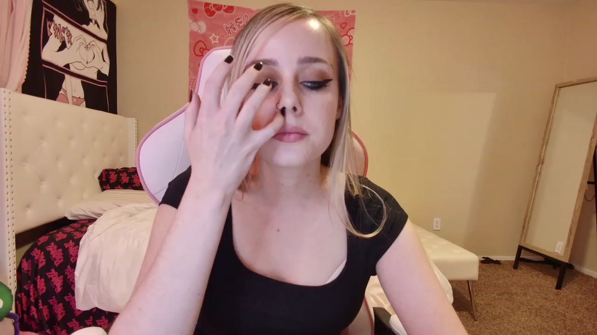 Gallery image thumbnail from lunalovelyy's myfreecams stream on, 03/19/2023, 06:31 image 11 of 20