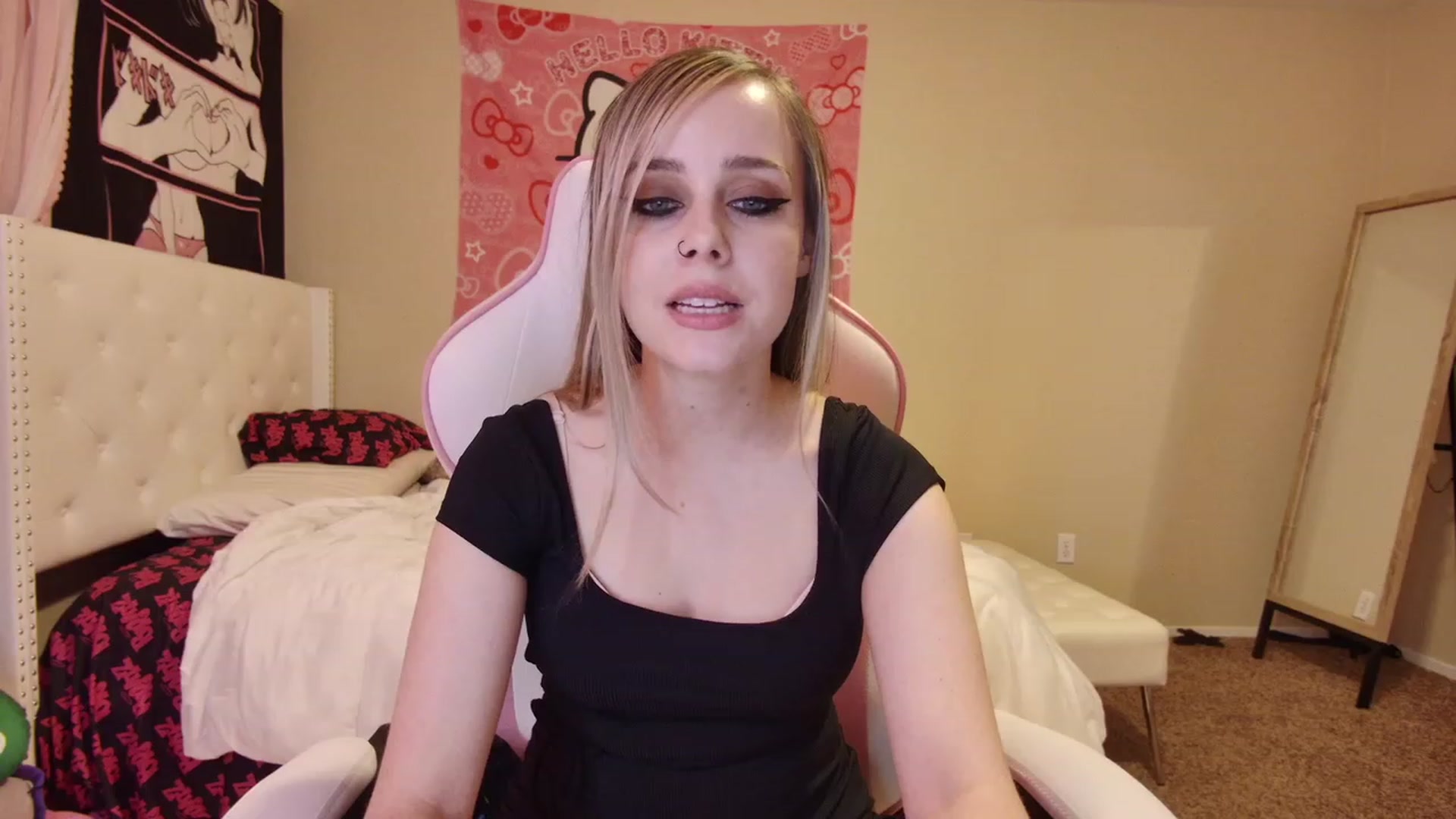 Gallery image thumbnail from lunalovelyy's myfreecams stream on, 03/19/2023, 06:31 image 17 of 20