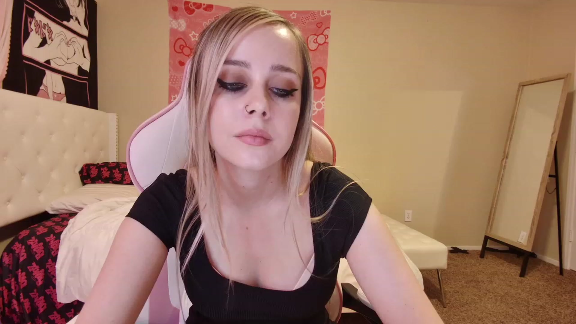 Gallery image thumbnail from lunalovelyy's myfreecams stream on, 03/19/2023, 06:31 image 6 of 20