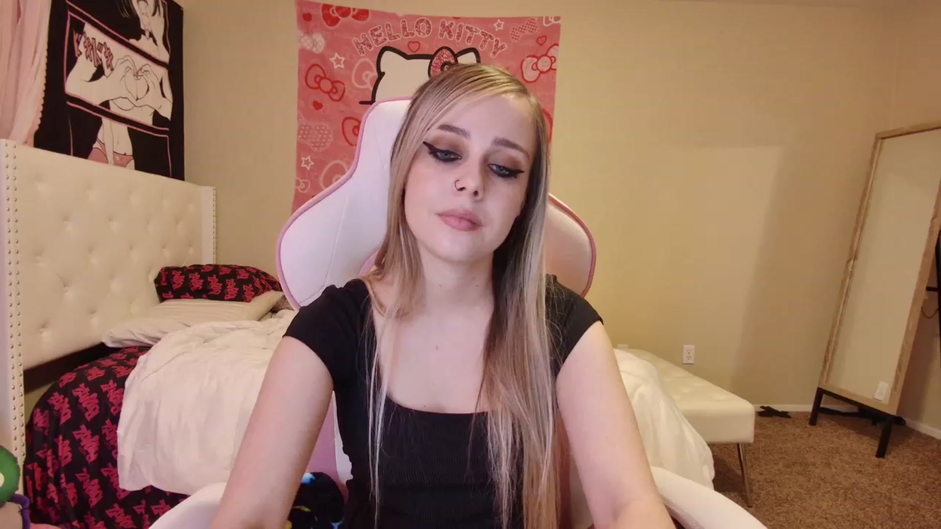 Gallery image thumbnail from lunalovelyy's myfreecams stream on, 03/19/2023, 06:31 image 15 of 20