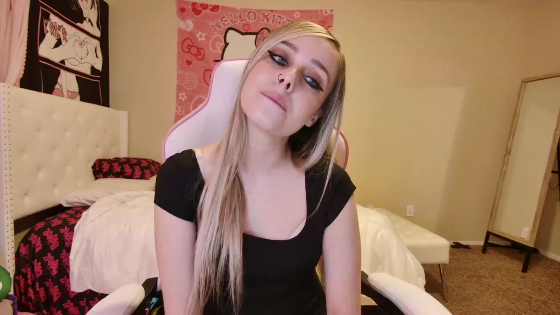 Gallery image thumbnail from lunalovelyy's myfreecams stream on, 03/19/2023, 06:31 image 18 of 20