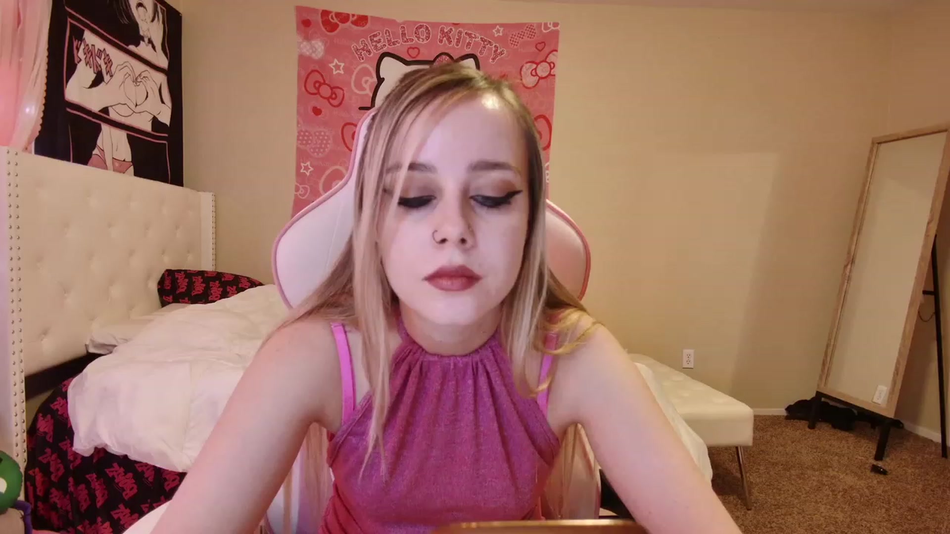 Gallery image thumbnail from lunalovelyy's myfreecams stream on, 03/23/2023, 24:40 image 3 of 20