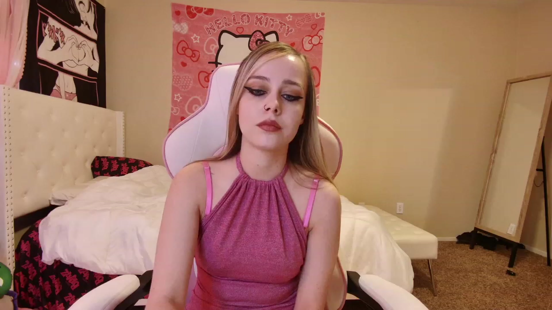 Gallery image thumbnail from lunalovelyy's myfreecams stream on, 03/23/2023, 24:40 image 18 of 20