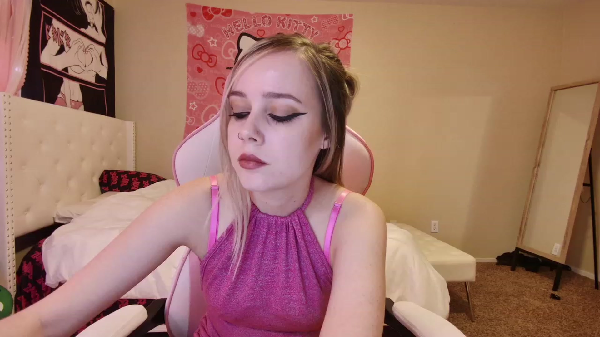 Gallery image thumbnail from lunalovelyy's myfreecams stream on, 03/23/2023, 24:40 image 7 of 20