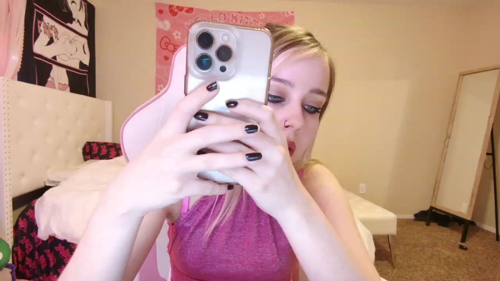 Gallery image thumbnail from lunalovelyy's myfreecams stream on, 03/23/2023, 24:40 image 15 of 20