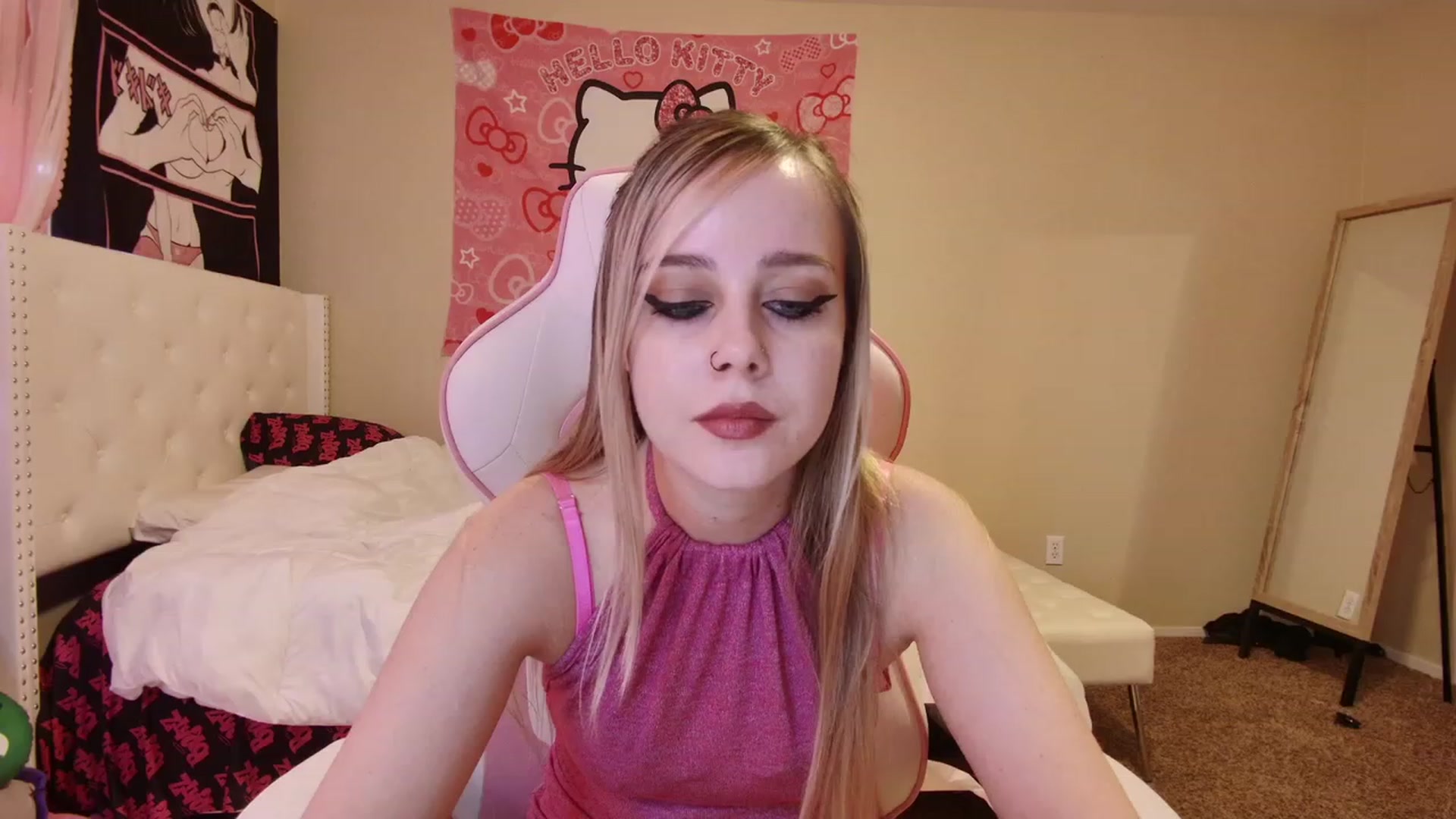 Gallery image thumbnail from lunalovelyy's myfreecams stream on, 03/23/2023, 24:40 image 10 of 20
