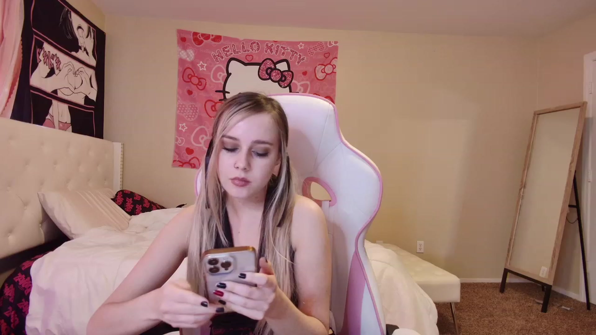 Gallery image thumbnail from lunalovelyy's myfreecams stream on, 03/30/2023, 22:31 image 9 of 20