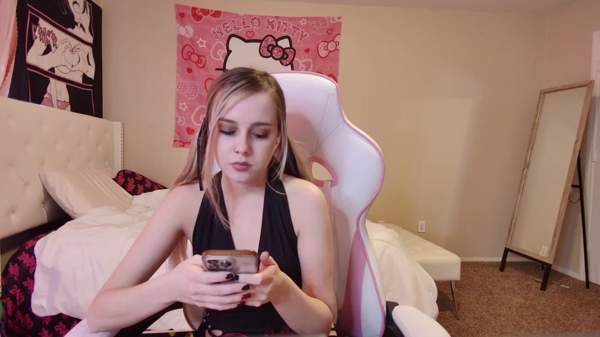 Gallery image thumbnail from lunalovelyy's myfreecams stream on, 03/30/2023, 22:31 image 17 of 20