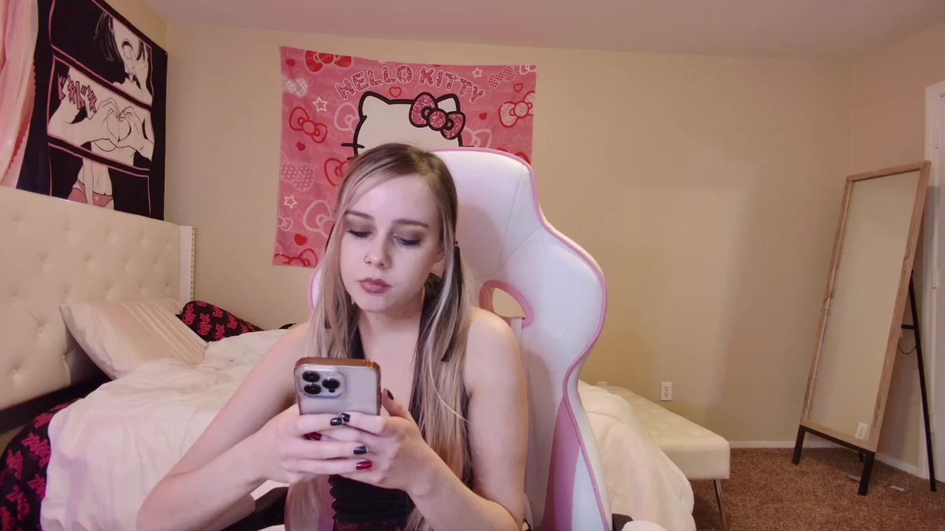 Gallery image thumbnail from lunalovelyy's myfreecams stream on, 03/30/2023, 22:31 image 8 of 20