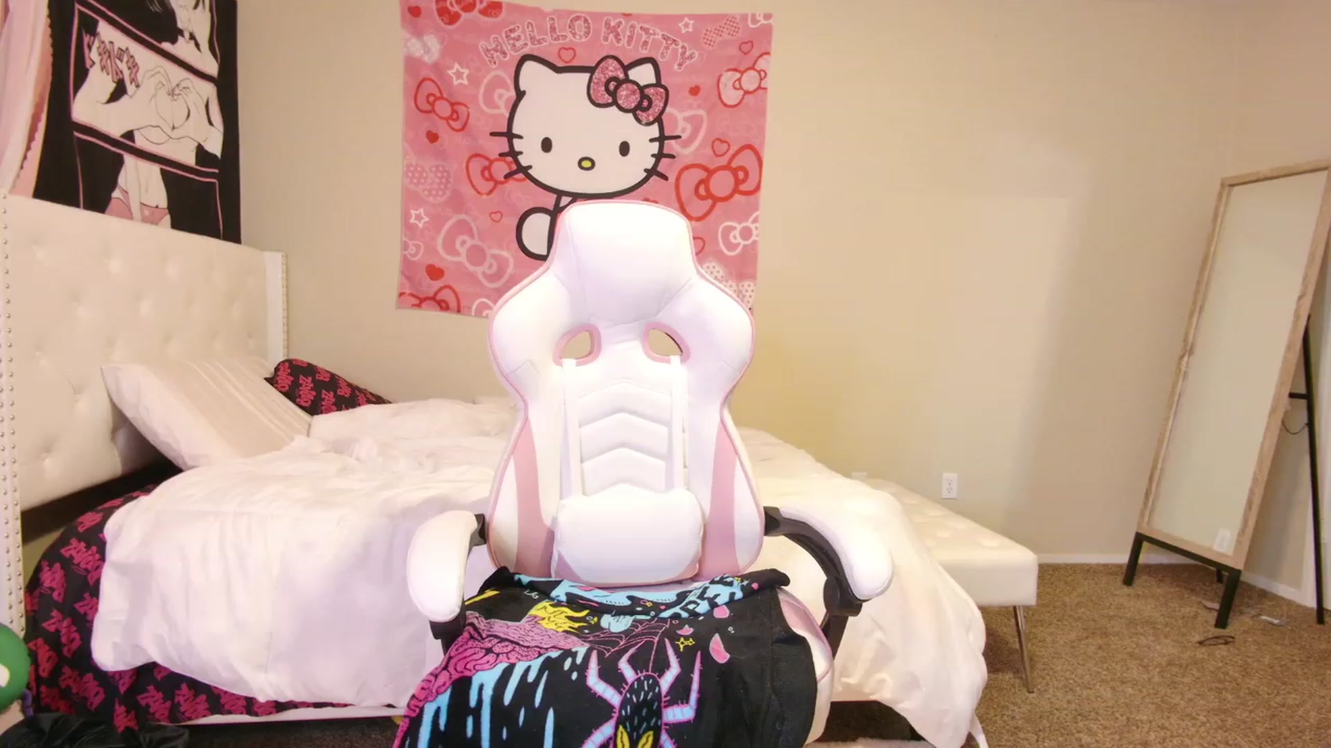 Gallery image thumbnail from lunalovelyy's myfreecams stream on, 03/31/2023, 07:23 image 11 of 20