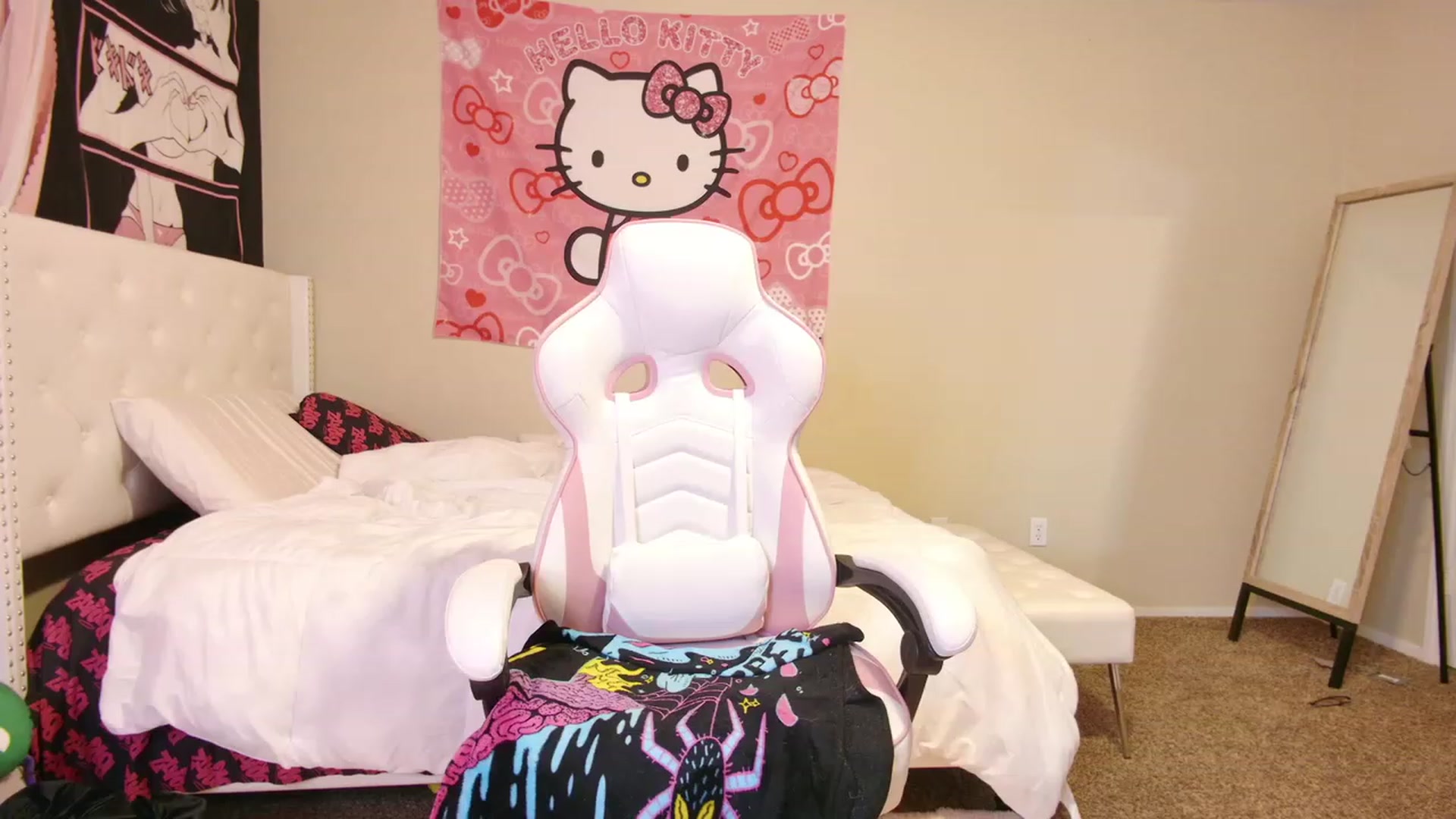 Gallery image thumbnail from lunalovelyy's myfreecams stream on, 03/31/2023, 07:23 image 10 of 20