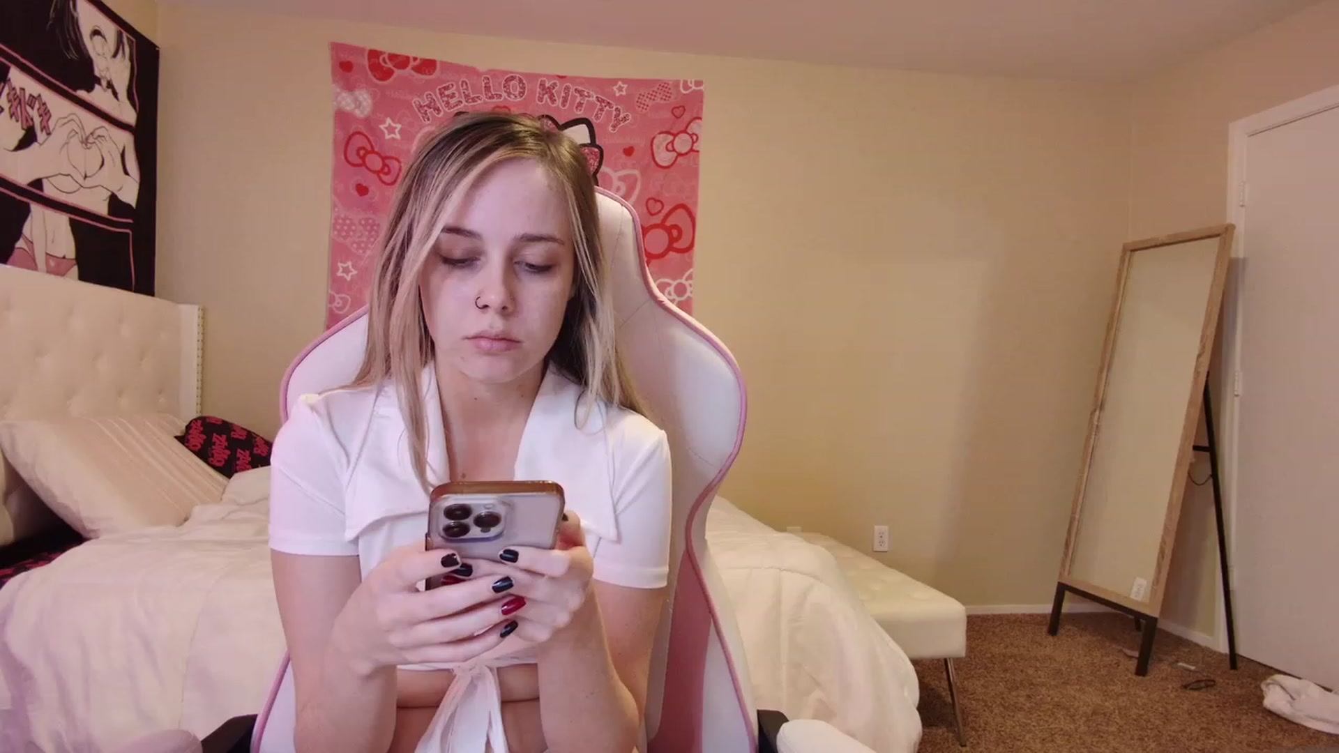 Gallery image thumbnail from lunalovelyy's myfreecams stream on, 03/31/2023, 19:36 image 1 of 20