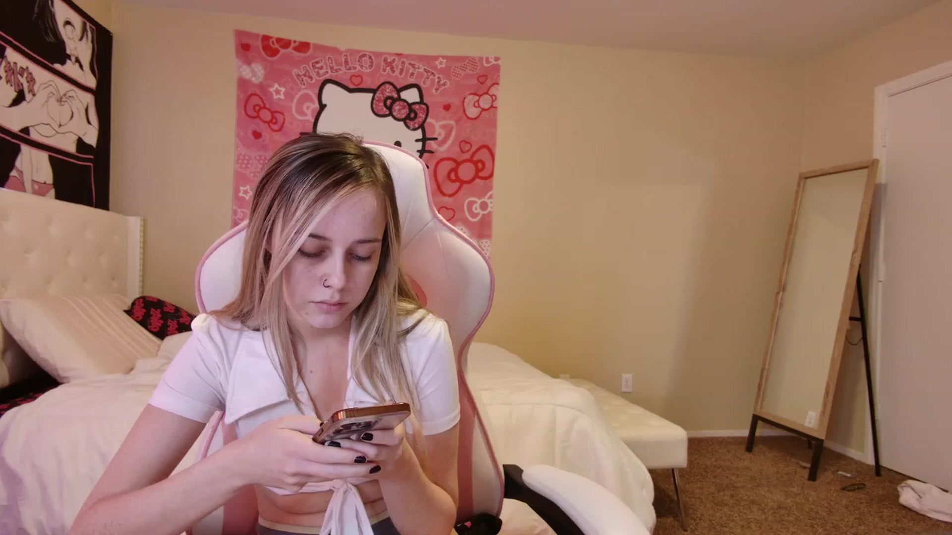 Gallery image thumbnail from lunalovelyy's myfreecams stream on, 03/31/2023, 19:36 image 12 of 20