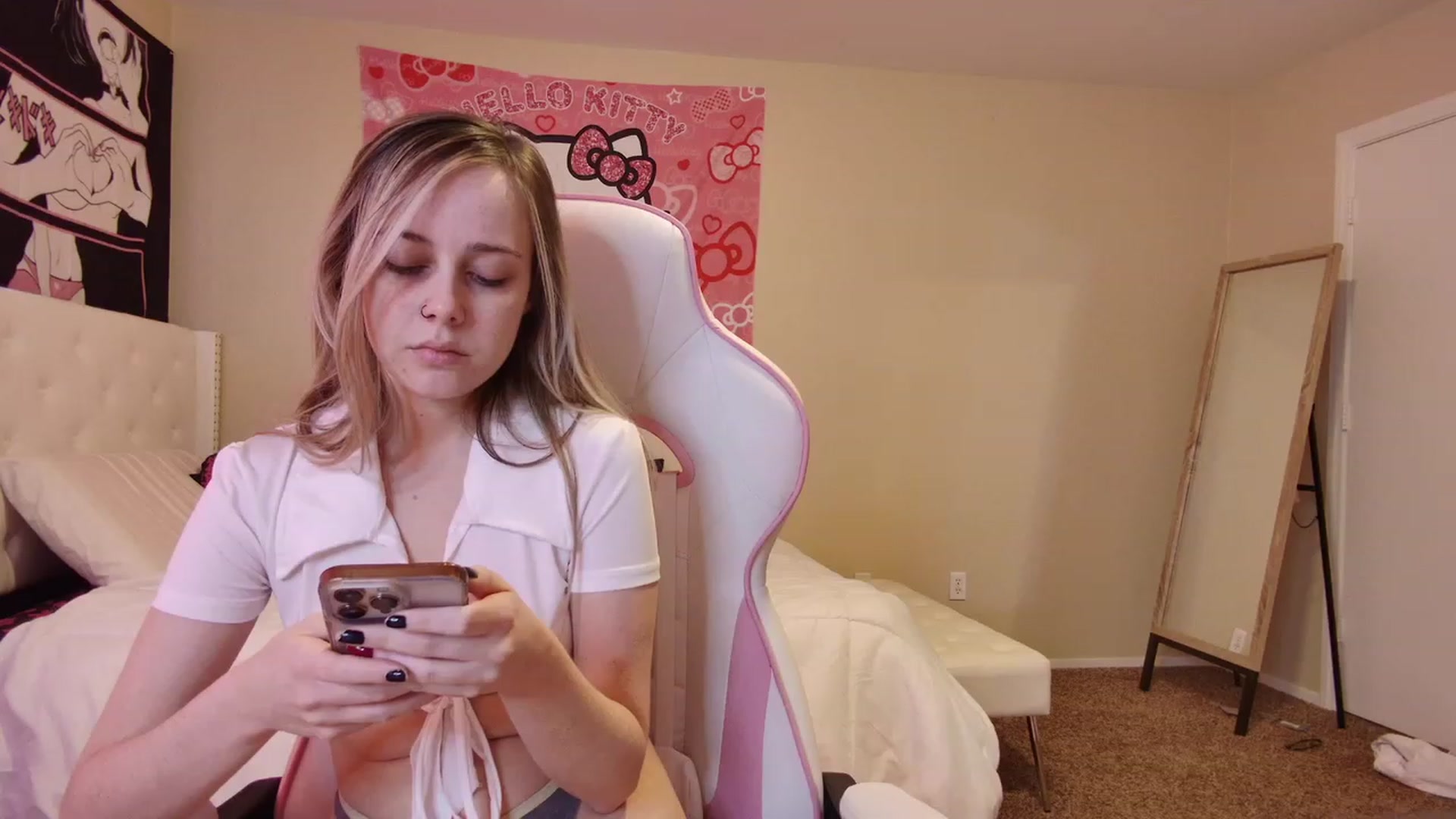 Gallery image thumbnail from lunalovelyy's myfreecams stream on, 03/31/2023, 19:36 image 3 of 20