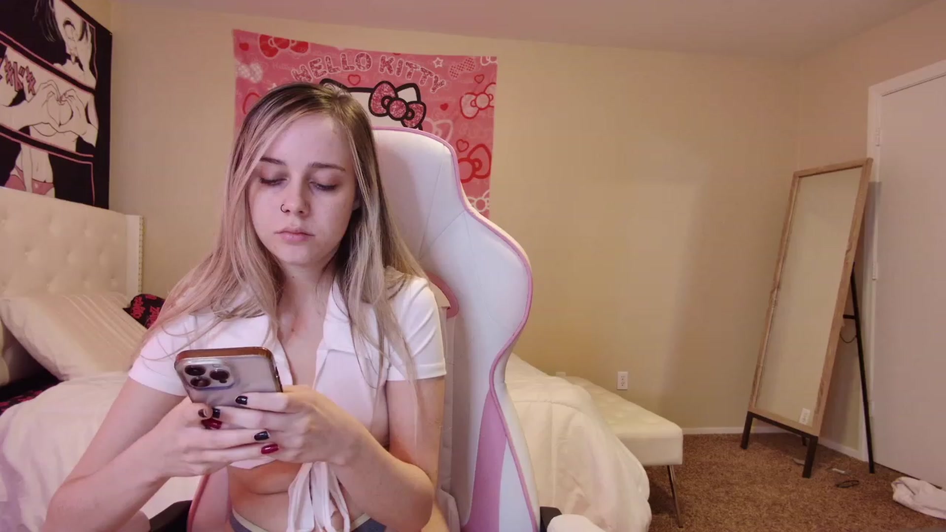 Gallery image thumbnail from lunalovelyy's myfreecams stream on, 03/31/2023, 19:36 image 8 of 20
