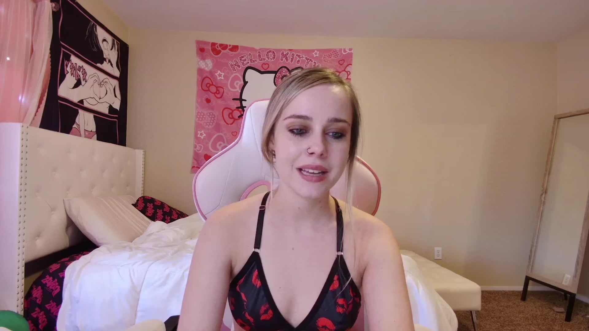 Gallery image thumbnail from lunalovelyy's myfreecams stream on, 04/06/2023, 24:17 image 9 of 20