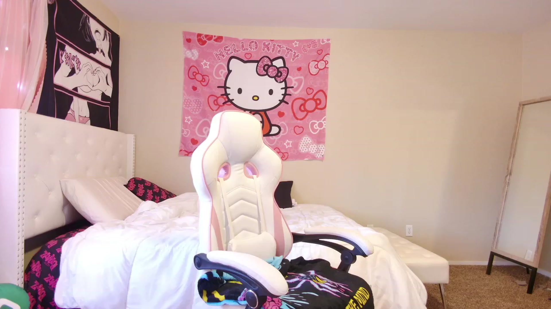 Gallery image thumbnail from lunalovelyy's myfreecams stream on, 04/06/2023, 24:17 image 6 of 20