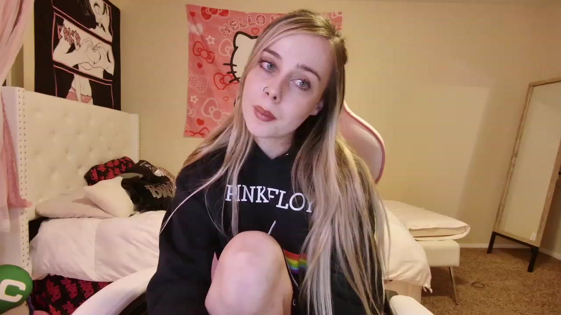 Gallery image thumbnail from lunalovelyy's myfreecams stream on, 04/17/2023, 06:37 image 14 of 20
