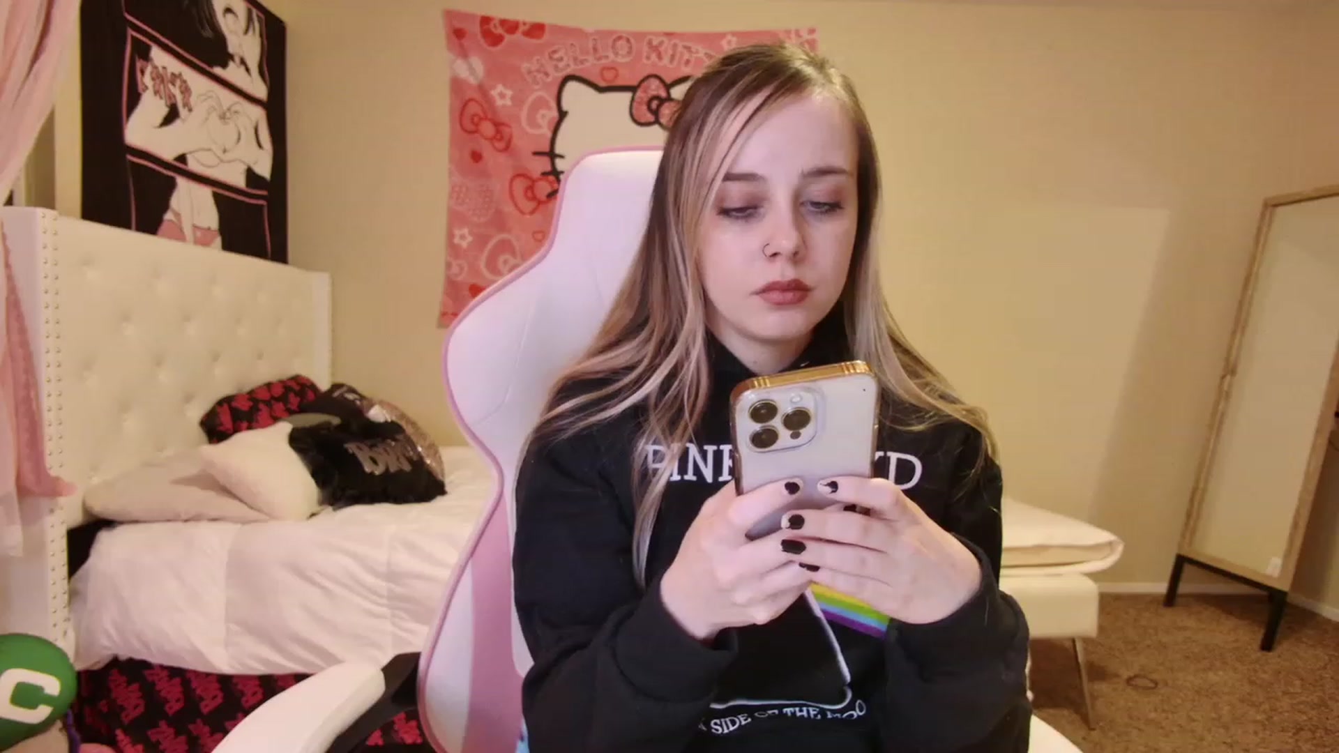 Gallery image thumbnail from lunalovelyy's myfreecams stream on, 04/17/2023, 06:37 image 13 of 20