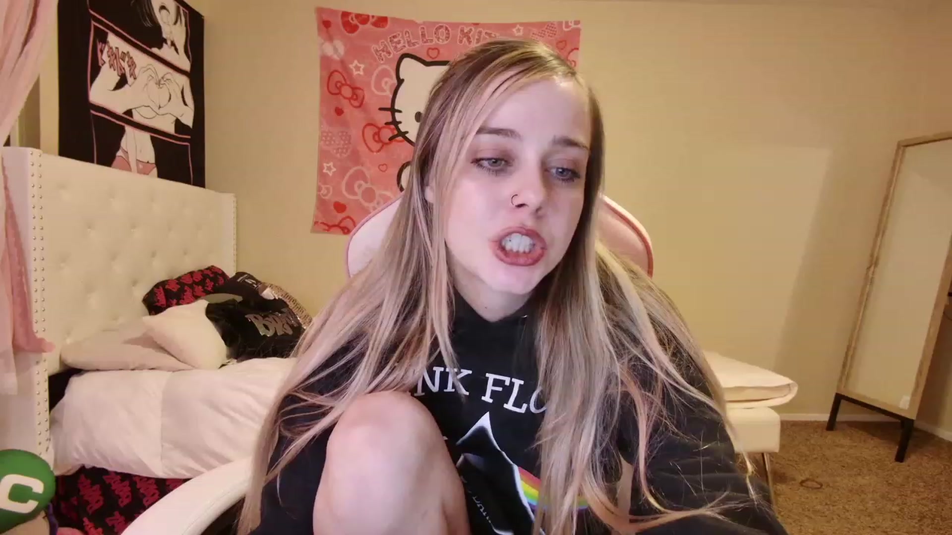 Gallery image thumbnail from lunalovelyy's myfreecams stream on, 04/17/2023, 06:37 image 17 of 20