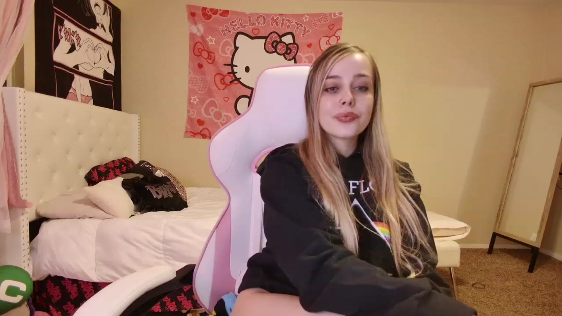 Gallery image thumbnail from lunalovelyy's myfreecams stream on, 04/17/2023, 06:37 image 18 of 20