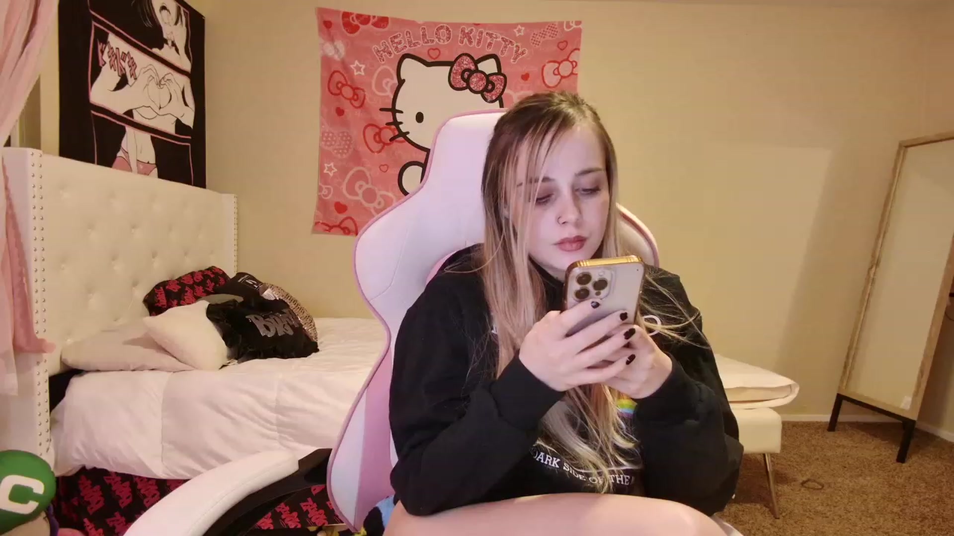 Gallery image thumbnail from lunalovelyy's myfreecams stream on, 04/17/2023, 06:37 image 20 of 20