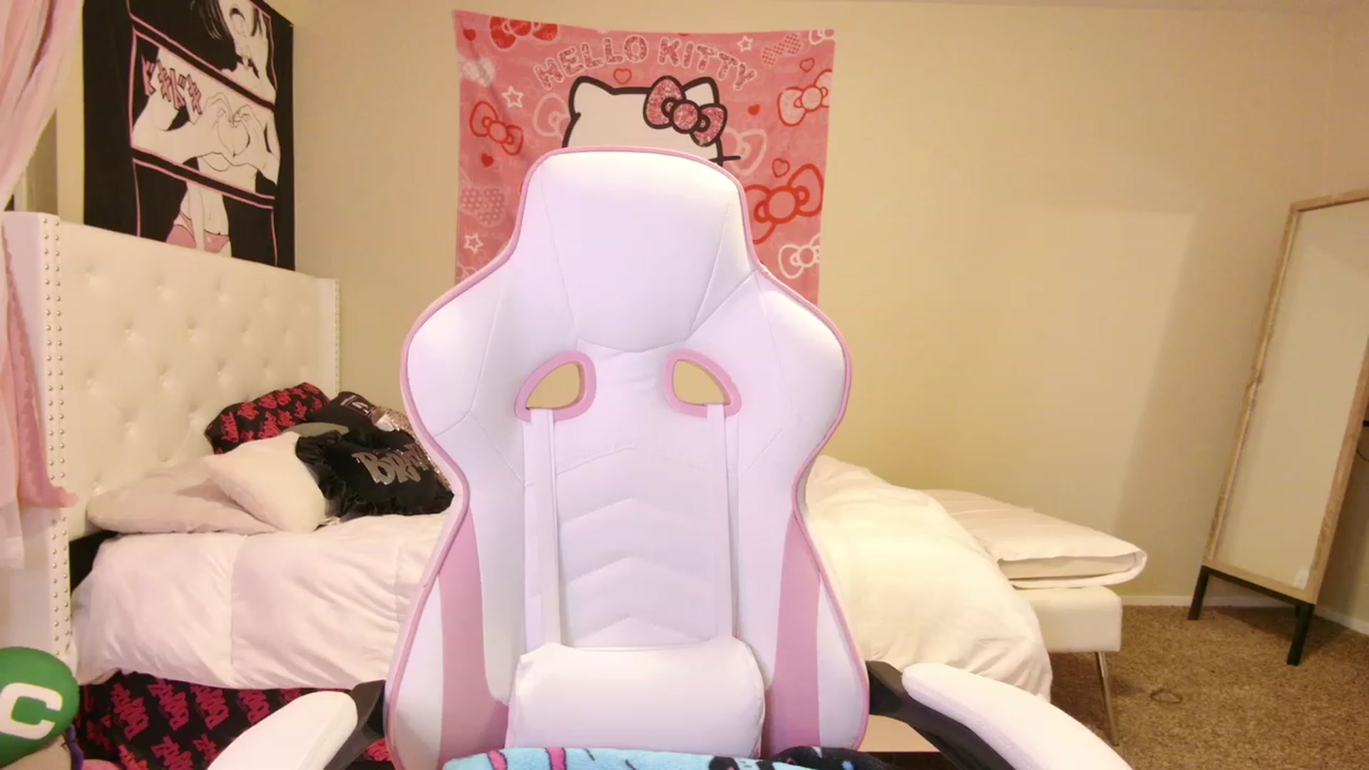 Gallery image thumbnail from lunalovelyy's myfreecams stream on, 04/17/2023, 06:37 image 3 of 20